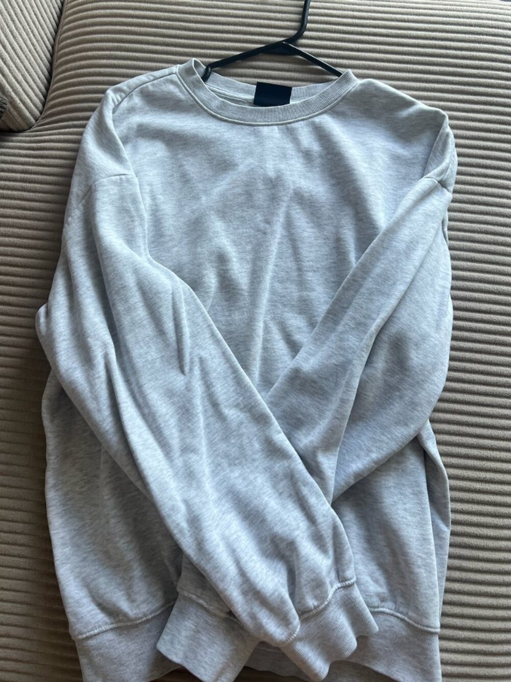 H&M Light Grey Crewneck Sweatshirt – Size M